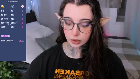 Snapshot of dixipixi_ chatting on September 18, 7:43 am dixipixi_ online show from September 18, 7:43 am