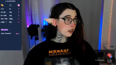 Snapshot of dixipixi_ chatting on October 16, 6:03 am dixipixi_ online show from October 16, 6:03 am