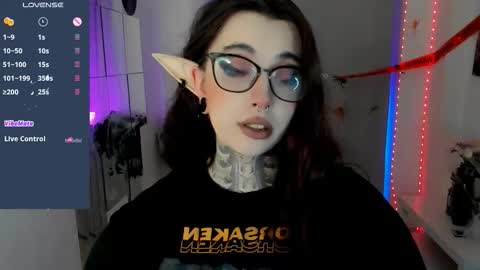 Snapshot of dixipixi_ chatting on October 24, 5:59 am dixipixi_ online show from October 24, 5:59 am