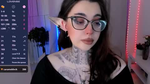 Snapshot of dixipixi_ chatting on November 7, 5:51 am dixipixi_ online show from November 7, 5:51 am