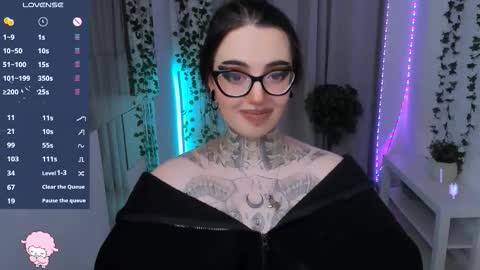 dixipixi_ online show from February 7, 6:06 am