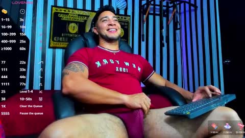 Snapshot of dixon_ray_ chatting on February 12, 12:37 am Dixon online show from February 12, 12:37 am