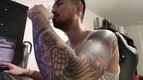 Snapshot of dixonhuang chatting on September 23, 6:00 pm D online show from September 23, 6:00 pm