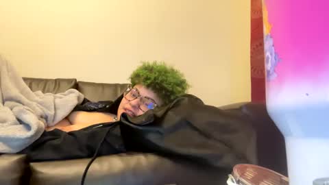 Snapshot of dizzinsweatyy chatting on February 14, 8:10 am dizzinsweatyy online show from February 14, 8:10 am