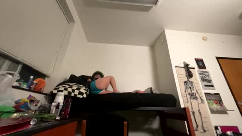 Snapshot of dizzinsweatyy chatting on February 24, 1:13 am dizzinsweatyy online show from February 24, 1:13 am