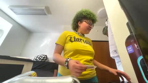 Snapshot of dizzinsweatyy chatting on February 24, 4:15 pm dizzinsweatyy online show from February 24, 4:15 pm