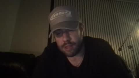 Snapshot of dj_chaterbate chatting on November 13, 9:52 am DJ Chaterbate online show from November 13, 9:52 am