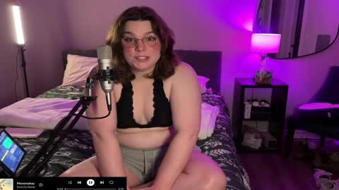 Snapshot of djentslut chatting on December 6, 3:52 am djentslut online show from December 6, 3:52 am