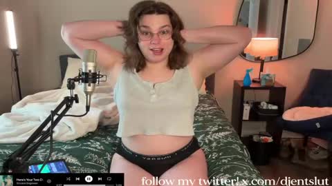 Snapshot of djentslut chatting on December 10, 5:22 pm djentslut online show from December 10, 5:22 pm