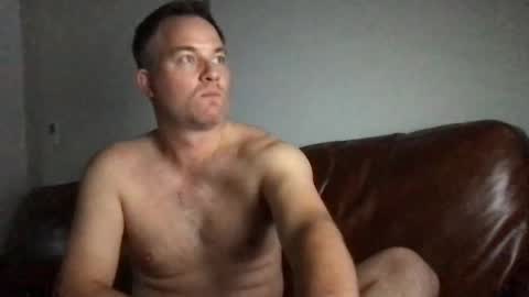 Snapshot of djswpyv chatting on October 17, 1:25 pm TriflinYoBitch online show from October 17, 1:25 pm