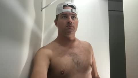 Snapshot of djswpyv chatting on November 5, 9:31 am TriflinYoBitch online show from November 5, 9:31 am