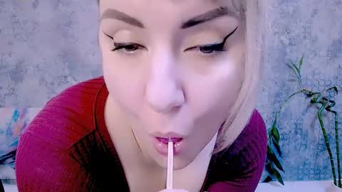 Snapshot of djullia chatting on November 28, 8:39 am djullia online show from November 28, 8:39 am