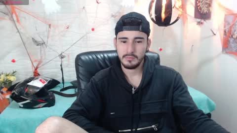 Snapshot of dmitrisanders1 chatting on December 4, 12:52 am Maybe in pvt online show from December 4, 12:52 am