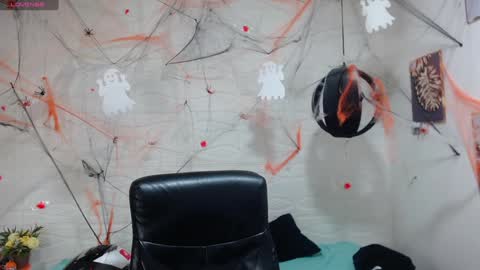 Snapshot of dmitrisanders1 chatting on December 6, 1:51 am Maybe in pvt online show from December 6, 1:51 am