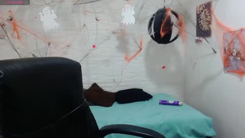 Snapshot of dmitrisanders1 chatting on December 6, 9:13 pm Maybe in pvt online show from December 6, 9:13 pm