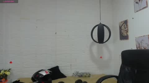 Snapshot of dmitrisanders1 chatting on December 14, 1:50 am Maybe in pvt online show from December 14, 1:50 am