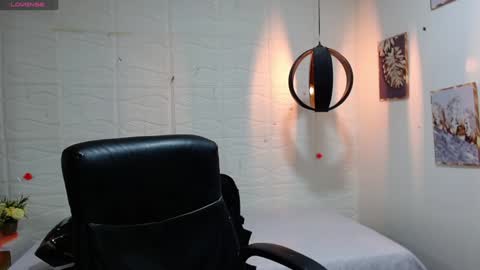 Snapshot of dmitrisanders1 chatting on December 20, 11:21 am Maybe in pvt online show from December 20, 11:21 am