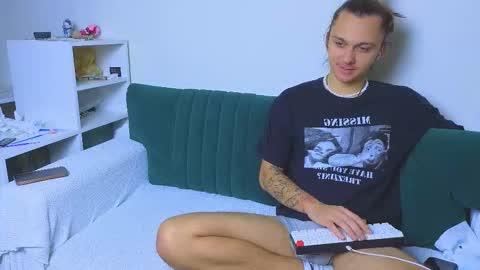 Snapshot of do_u_know_them chatting on November 30, 2:21 pm Kirahe Mirashe online show from November 30, 2:21 pm