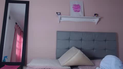 Snapshot of dolce_horny chatting on November 24, 1:00 pm Dolce online show from November 24, 1:00 pm