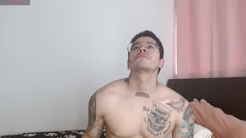 Snapshot of doll_and_sex chatting on December 19, 6:34 pm Auro and Santiago online show from December 19, 6:34 pm