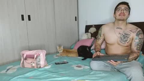 Snapshot of doll_and_sex chatting on February 9, 2:28 am Auro and Santiago online show from February 9, 2:28 am