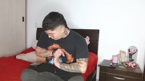 Snapshot of doll_and_sex chatting on February 13, 3:07 am Auro and Santiago online show from February 13, 3:07 am