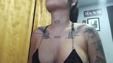 doll_and_thebrown online show from October 25, 1:46 am