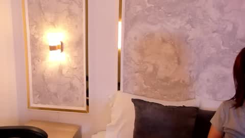 Snapshot of doll_eyeess_ chatting on December 3, 2:41 am D online show from December 3, 2:41 am