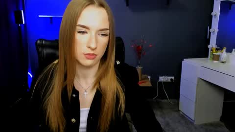 doll_vey online show from March 6, 4:17 pm