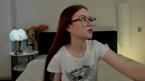 Snapshot of dolly_gleam chatting on September 24, 2:26 am Dolly online show from September 24, 2:26 am