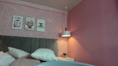 Snapshot of dolly_zoe chatting on January 18, 5:10 am Call me Zoe online show from January 18, 5:10 am