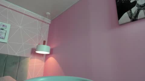 Snapshot of dolly_zoe chatting on February 25, 4:24 am Call me Zoe online show from February 25, 4:24 am