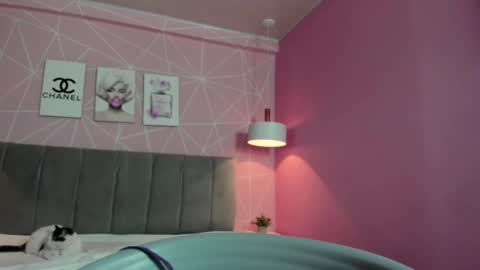 Snapshot of dolly_zoe chatting on March 7, 5:18 am Call me Zoe online show from March 7, 5:18 am
