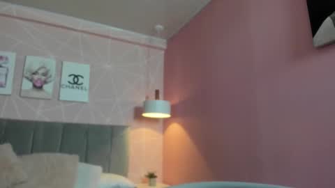Snapshot of dolly_zoe chatting on September 24, 9:51 pm Call me Zoe online show from September 24, 9:51 pm