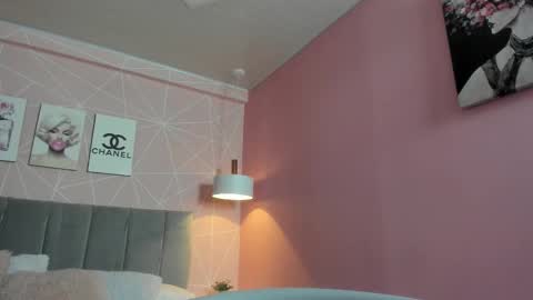 Snapshot of dolly_zoe chatting on September 29, 10:25 pm Call me Zoe online show from September 29, 10:25 pm