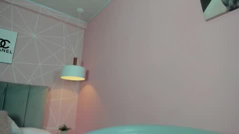 Snapshot of dolly_zoe chatting on November 21, 12:21 am Call me Zoe online show from November 21, 12:21 am