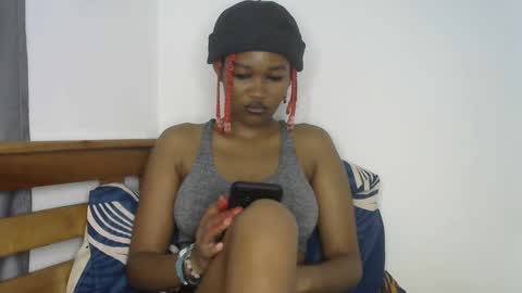 Snapshot of dollyplum chatting on October 8, 8:23 am Cushey online show from October 8, 8:23 am