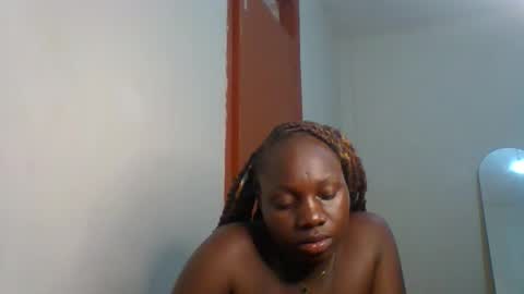 dollyvee online show from April 15, 6:15 pm