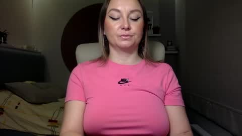 DOM MUMMY online show from December 9, 5:51 am