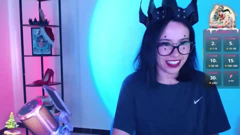 Snapshot of domgiirl chatting on December 17, 8:59 pm Mistress online show from December 17, 8:59 pm