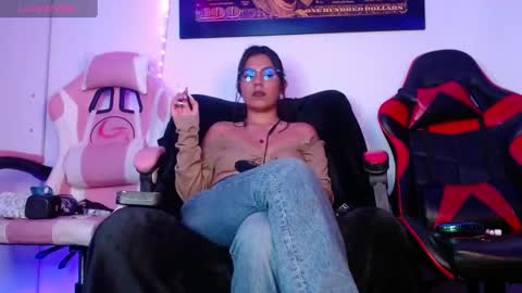 Snapshot of domina_lia chatting on December 4, 4:10 am Domina Lia online show from December 4, 4:10 am