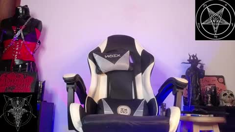 Snapshot of domina_lilith chatting on November 26, 6:36 am Lilith online show from November 26, 6:36 am