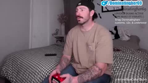 Snapshot of dominatingher69 chatting on November 24, 12:10 am dominatingher69 online show from November 24, 12:10 am