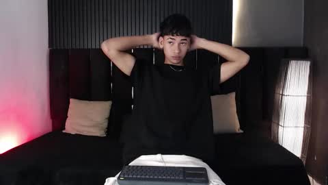 Snapshot of dominic_ghost chatting on November 25, 11:05 pm Dominic online show from November 25, 11:05 pm