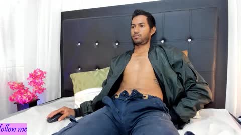 dominikx_ online show from February 18, 12:01 pm