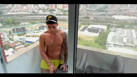 Snapshot of dominiofit chatting on February 15, 10:21 pm Only fans Ronnie col---InstaRonniecolleman online show from February 15, 10:21 pm