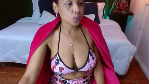 Snapshot of domink_gilr chatting on December 22, 9:44 am D O M I N K online show from December 22, 9:44 am