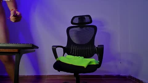 Snapshot of donathoo chatting on February 7, 4:56 pm Donat Independent Model online show from February 7, 4:56 pm