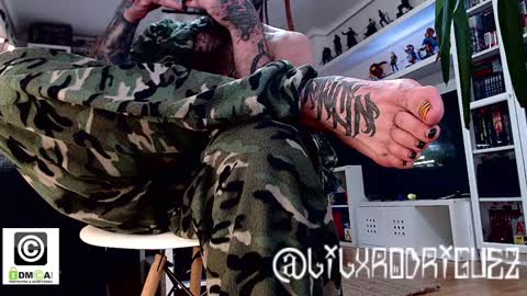 Snapshot of dondehaypelohayalegria chatting on December 18, 4:17 pm I DIGZ .K.. D .K.. PIG PPP online show from December 18, 4:17 pm