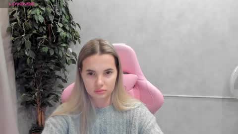 Snapshot of donnaaa_evans chatting on February 24, 12:09 am Donna On GMT2 Mon-Fri 3-9 AM online show from February 24, 12:09 am